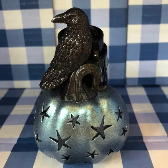RETIRED Bath & Bodywork’s Black Crow Pumpkin Wallflower Plug In 2022 Collection - Picture 2 of 7